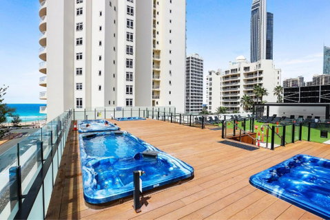 NEW Stunning Central Surfers Studio Apartment. - Kawana Tourism 2