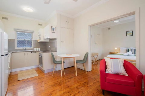 Newcastle Nook - Convenient Comforts In The CBD - Kawana Tourism 3