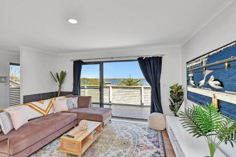 New Property Seabreeze Bungalow - Lakeview Sunset Delight At Sunshine On Lake Macquarie - Kawana Tourism 2