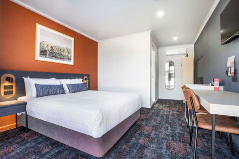 Nightcap At Horse & Jockey Hotel Warwick - Kawana Tourism 3