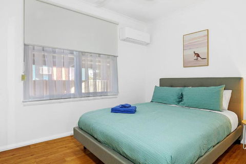 Nth Central 3BR - Split Systems Throughout & Wifi - Kawana Tourism 1