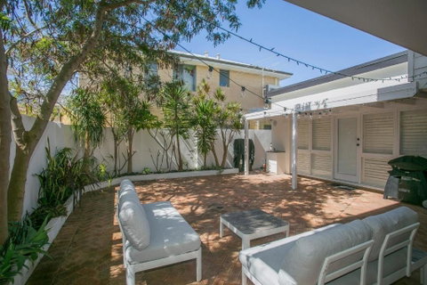 NOR214 - Northstead Coastal Charm - Kawana Tourism 0