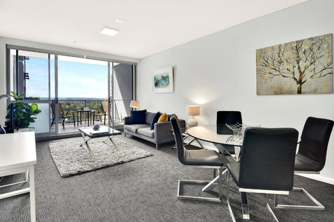North Sydney Large Two Bedroom MIL2252402 - Kawana Tourism 1