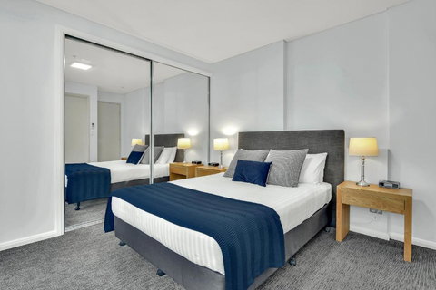 North Sydney Large Two Bedroom MIL2252402 - Kawana Tourism 2