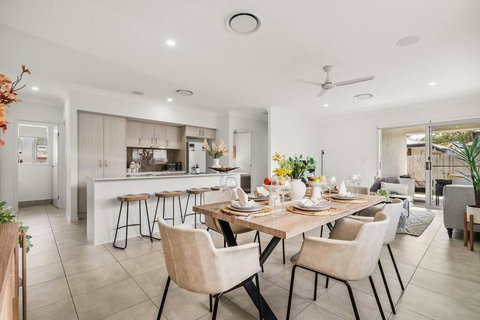Oasis Retreat In Coomera - Kawana Tourism 1
