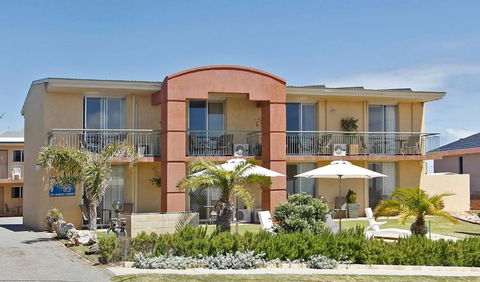 Ocean View Motel - Kawana Tourism 3