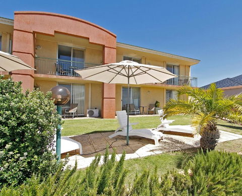 Ocean View Motel - Kawana Tourism 1