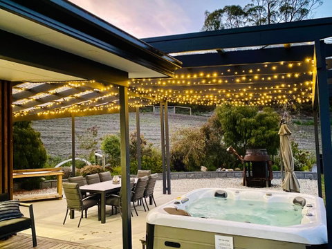 Ocean Views, Spacious & Private, Hot Hub - Kawana Tourism 0