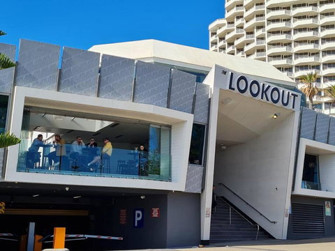 Oceanic Escape 50m To Beach - Kawana Tourism 3