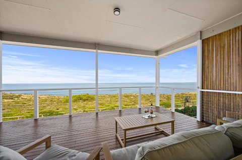 Ochre Sunsets - Moana - C21 SouthCoast Holidays - Kawana Tourism 1