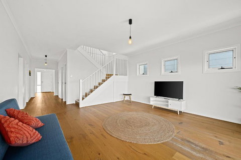 Ochre Sunsets - Moana - C21 SouthCoast Holidays - Kawana Tourism 3