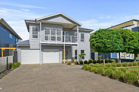 Ochre Sunsets - Moana - C21 SouthCoast Holidays - Kawana Tourism 0