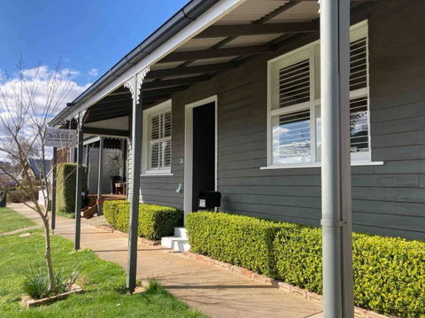 Old Bakery Cottage Millthorpe - Kawana Tourism 0