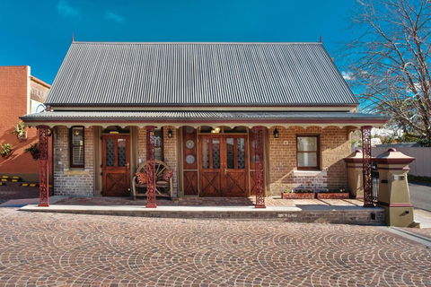 Old Bank Boutique Hotel - Kawana Tourism 0