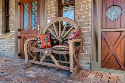 Old Bank Boutique Hotel - Kawana Tourism 3