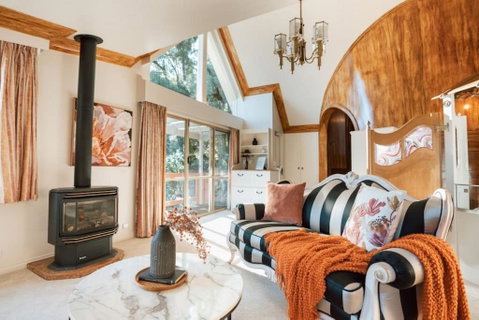 Olinda Enchanted Tower Spa Gas Log Fire And Netflix - Kawana Tourism 0