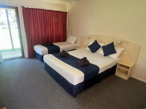 Outback Quarters Motel Hay And Restaurant - Kawana Tourism 1
