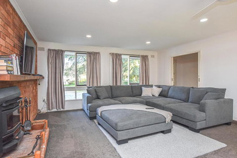 Ovens Valley Retreat - Kawana Tourism 0