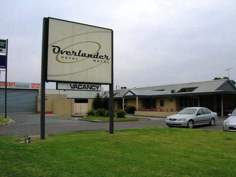 Overlander Hotel Motel - Kawana Tourism 1