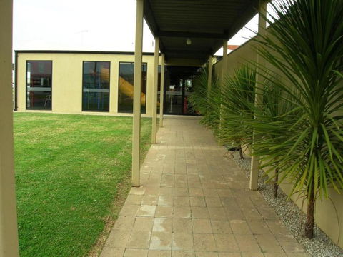 Overlander Hotel Motel - Kawana Tourism 2