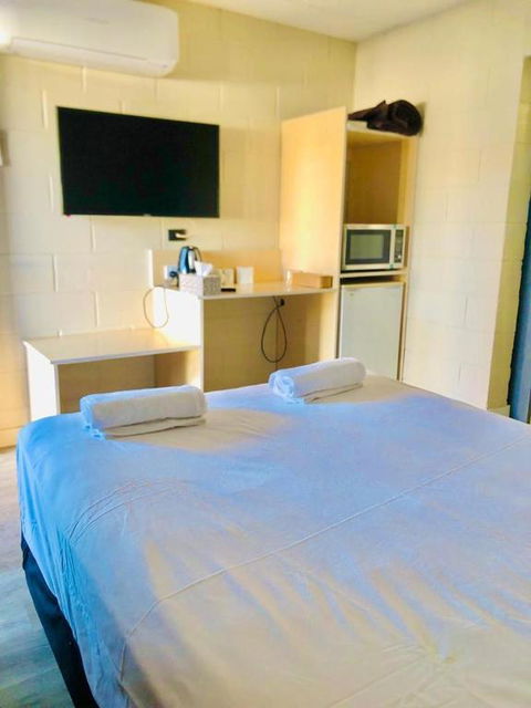 OXFORD HOTEL MOTEL - Kawana Tourism 3