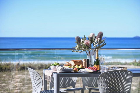 Pacific Dawn On The Beach Two - Kawana Tourism 3