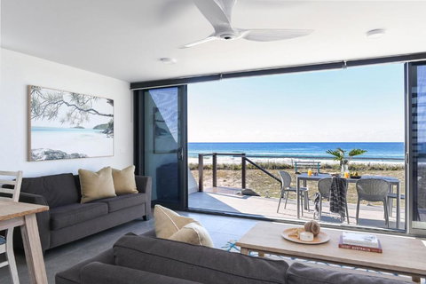 Pacific Dawn On The Beach Two - Kawana Tourism 0