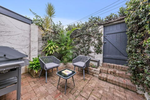 Paddington Retreat - Kawana Tourism 3