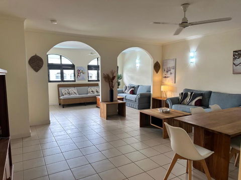 Palm Cove Paradise - Kawana Tourism 1