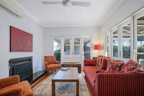 Paddington Cottage - A Classic Queenslander Stay - Kawana Tourism 2