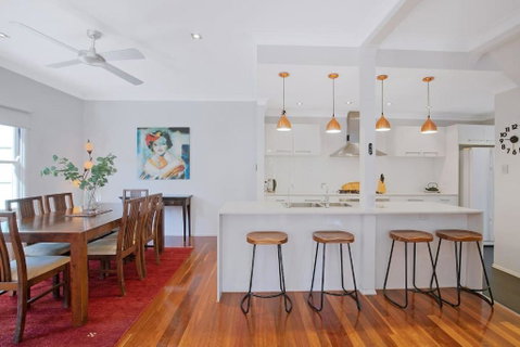 Paddington Cottage - A Classic Queenslander Stay - Kawana Tourism 3