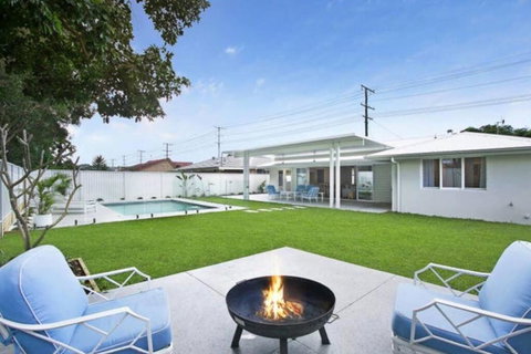 Palm Beach Shack - Kawana Tourism 3