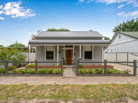 Palm Cottage - Kawana Tourism 0