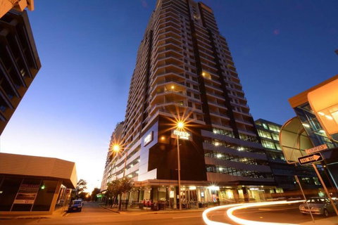 Pandanas Apt 2 (10th Floor, Pool & City Views) - Kawana Tourism 0