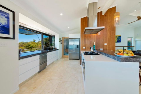 Panorama Beach House - Kawana Tourism 1