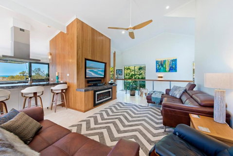 Panorama Beach House - Kawana Tourism 3