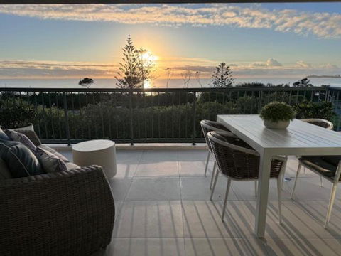 Panoramic Ocean View 2 Bed 2 Bath - Kawana Tourism 0
