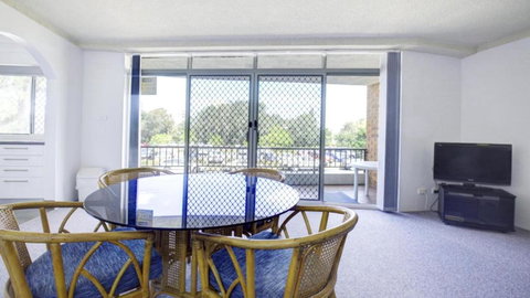 Paradise Court 1 - Kawana Tourism 2