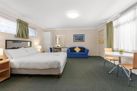 Paramount Motel - Kawana Tourism 3
