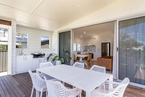 Park Lane - 4B Wattle Street - Kawana Tourism 3