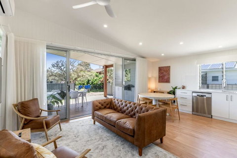 Park Lane - 4B Wattle Street - Kawana Tourism 1