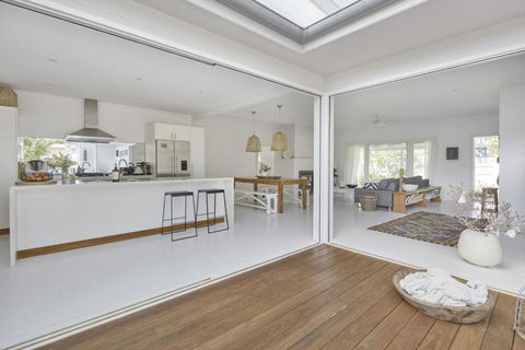 Patrick Street Villa - Kawana Tourism 2