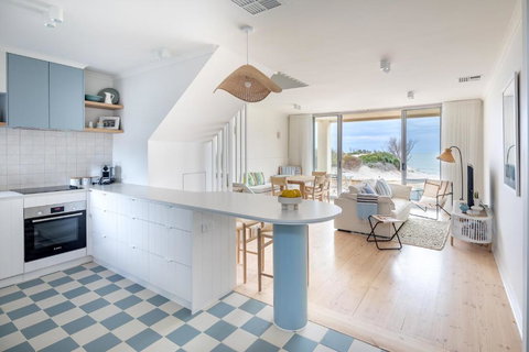 Pearl, Designer Beachfront Retreat, Semaphore Park - Kawana Tourism 0