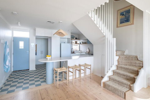 Pearl, Designer Beachfront Retreat, Semaphore Park - Kawana Tourism 1