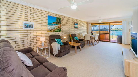 Peninsula Court Unit 10 - Kawana Tourism 1