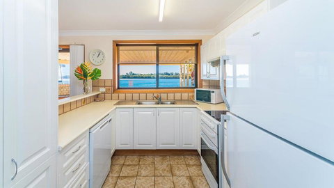 Peninsula Court Unit 10 - Kawana Tourism 3