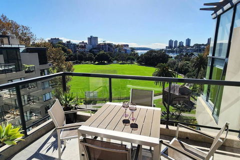 Penthouse With Private Terrace, Parking + 2 Pools - Kawana Tourism 2