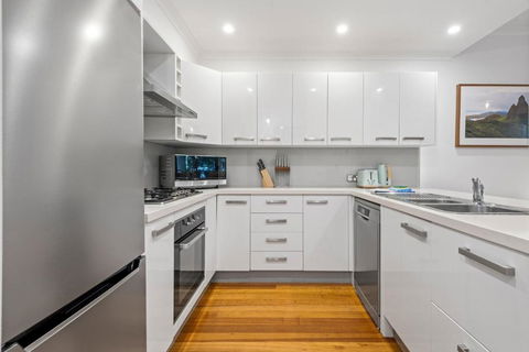 Perfect 2-Bed Inner-City Home With Pool & BBQ Area - Kawana Tourism 2