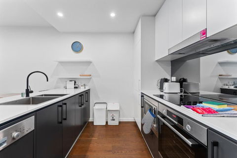 Perfect Location 1-Bed With Balcony, BBQ & Parking - Kawana Tourism 1