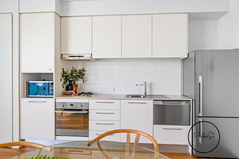 Perfect Penthouse - WiFi Included - Kawana Tourism 3